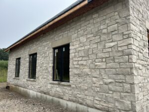 Colonial Brick & Stone - Split Face Ledgerock, Guelph Buff