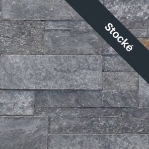 Pangaea® Natural Stone - 4 Course Ashlar Formfit, Diamond River avec joints de mortier serrés