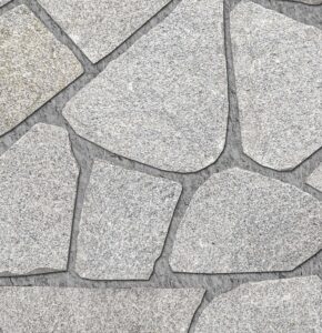 Pangaea® Natural Stone – Fieldstone, Chinook with half inch mortar joints